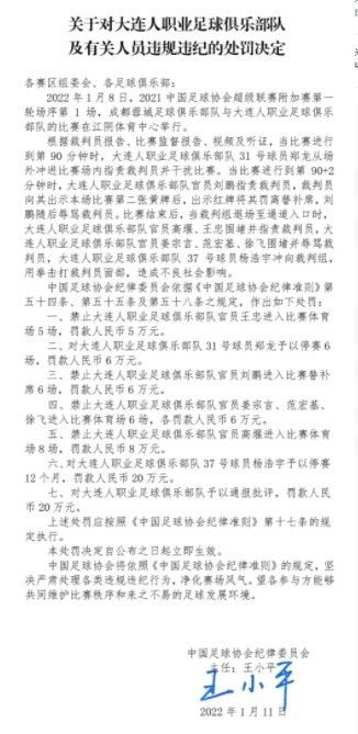 阮经天落寞中不乏潇洒阮经天挑战大反派江亚 蓄长发不拘小节造型吓人阮经天微博截图阮经天与钟楚曦所饰演的角色之间，有着一段曲折的爱情故事，阮经天对此解读道：;这两个角色其实是一场苦恋，互相深爱着，互相痛苦着，而在谈到该怎样进入到如此伤心、伤神的戏中时，阮经天却自信地说道：;我不太需要进入那个很扎心很痛苦的状态，因为这个状态一直都在